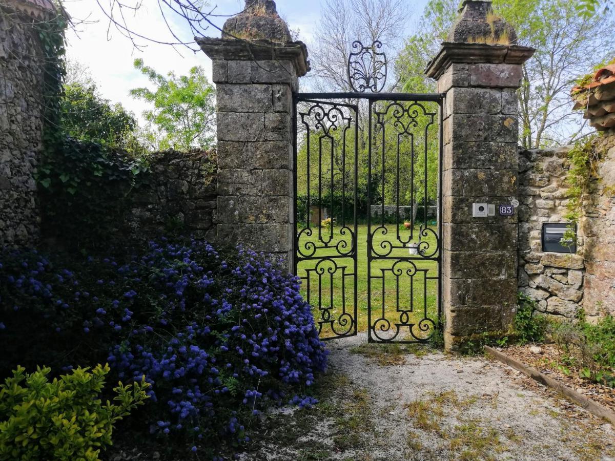 Au Logis De La Mongie Bed and Breakfast Soullans Eksteriør billede