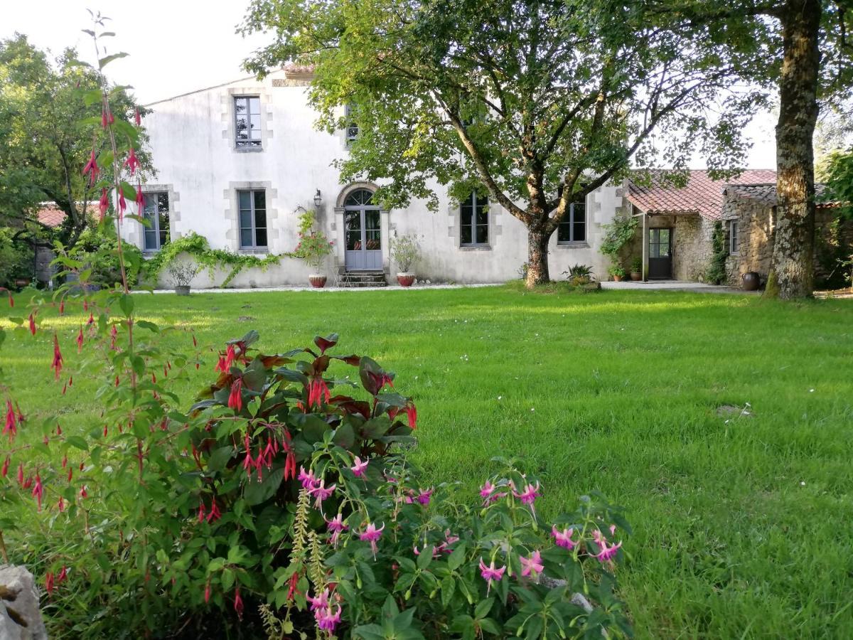 Au Logis De La Mongie Bed and Breakfast Soullans Eksteriør billede